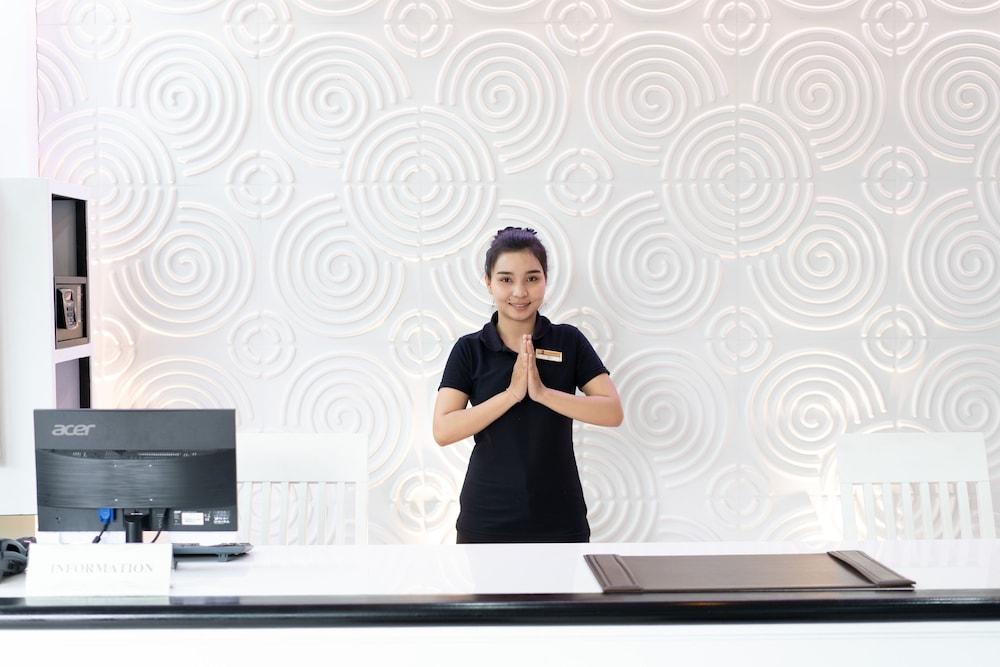 S.B.Living Place Phuket Exterior photo